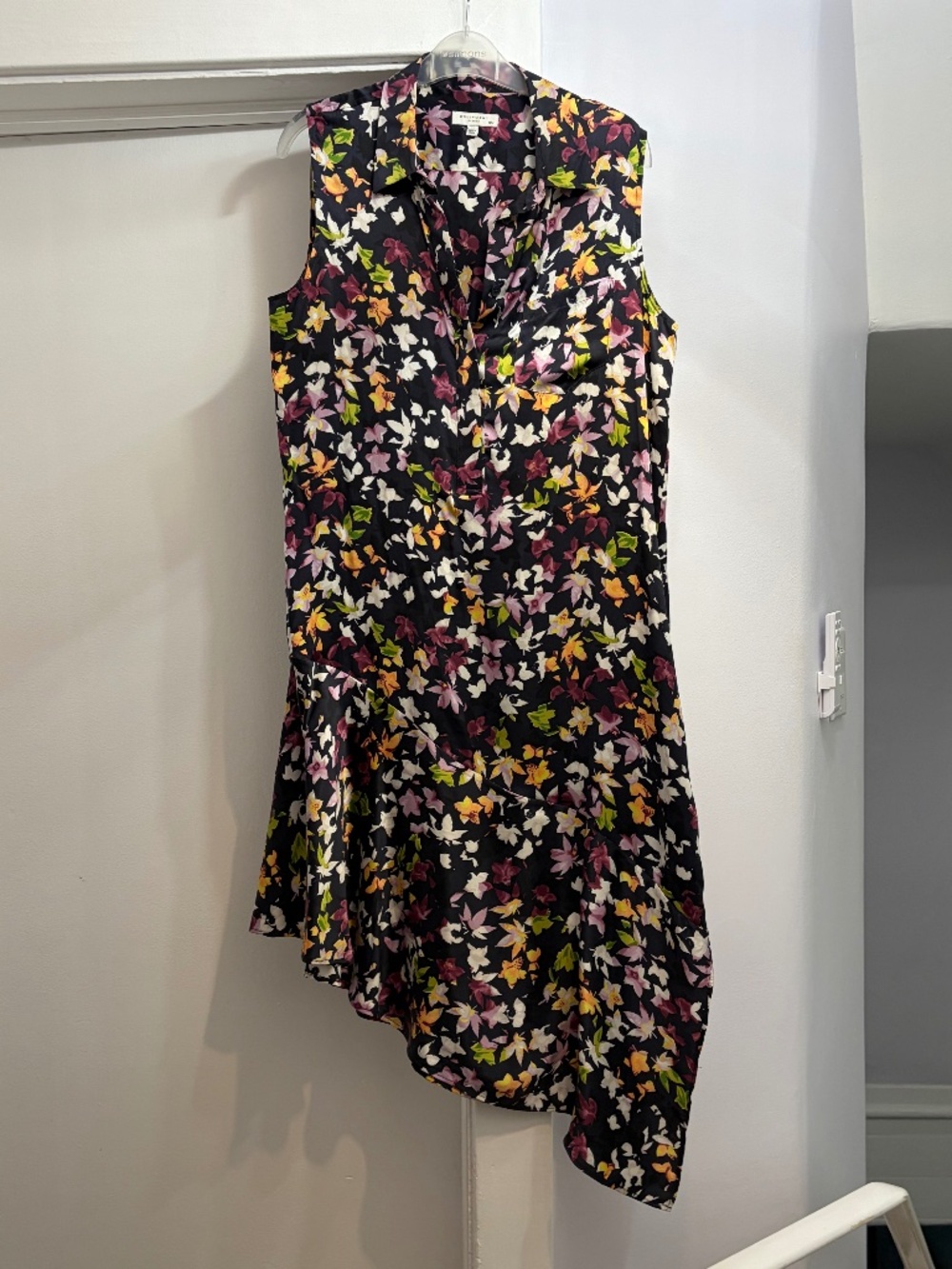 Equipment (M) Femme Tira Floral 100% Silk Diagonal Hem Dress Midi, sleeveless.